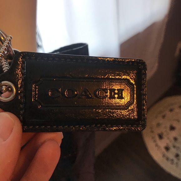 COACH~ Patent Leather Tote/Shoulder Bag - Picture 4 of 8